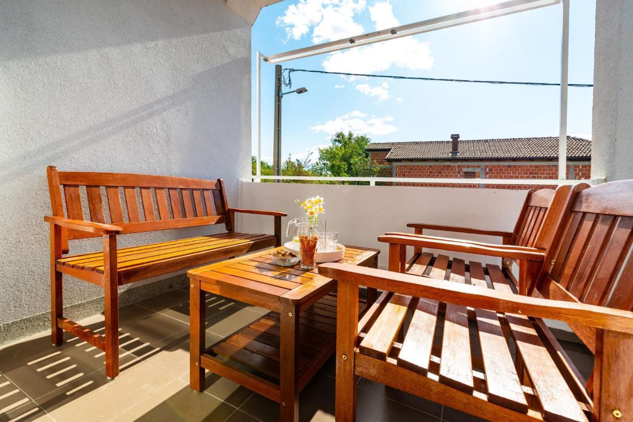 יסניצה Apartment Maia Lena For Family מראה חיצוני תמונה